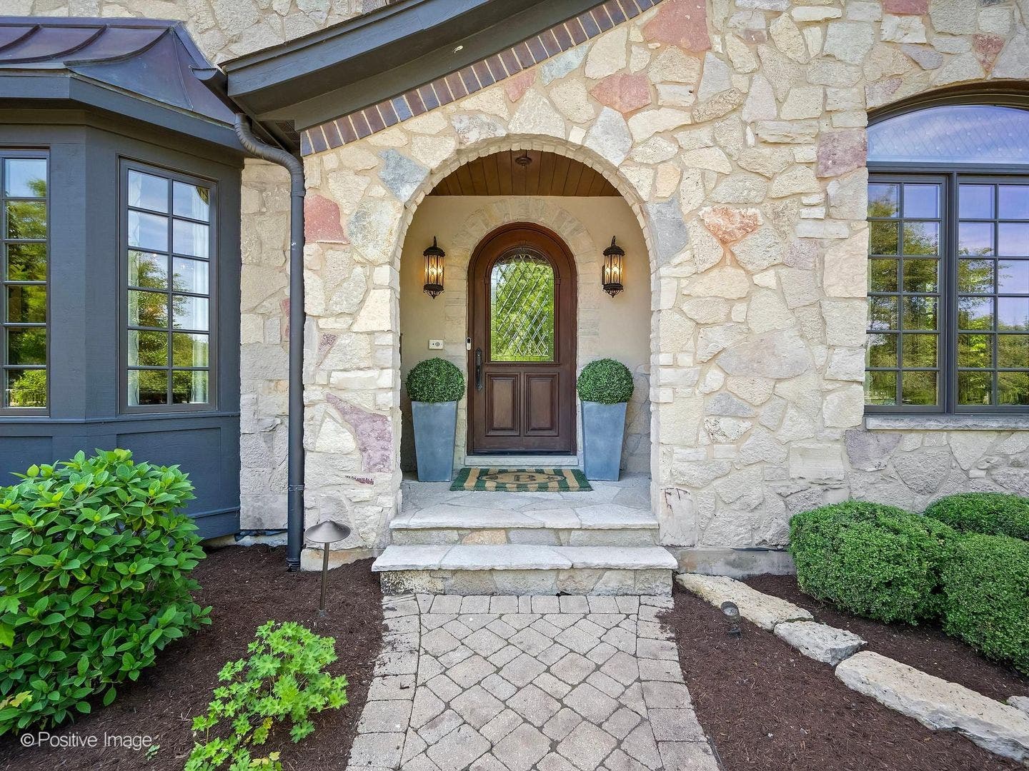 1757 Banchory Court, Downers Grove, IL 60515 Custom Entryways, Doorways, and High Level Finishe