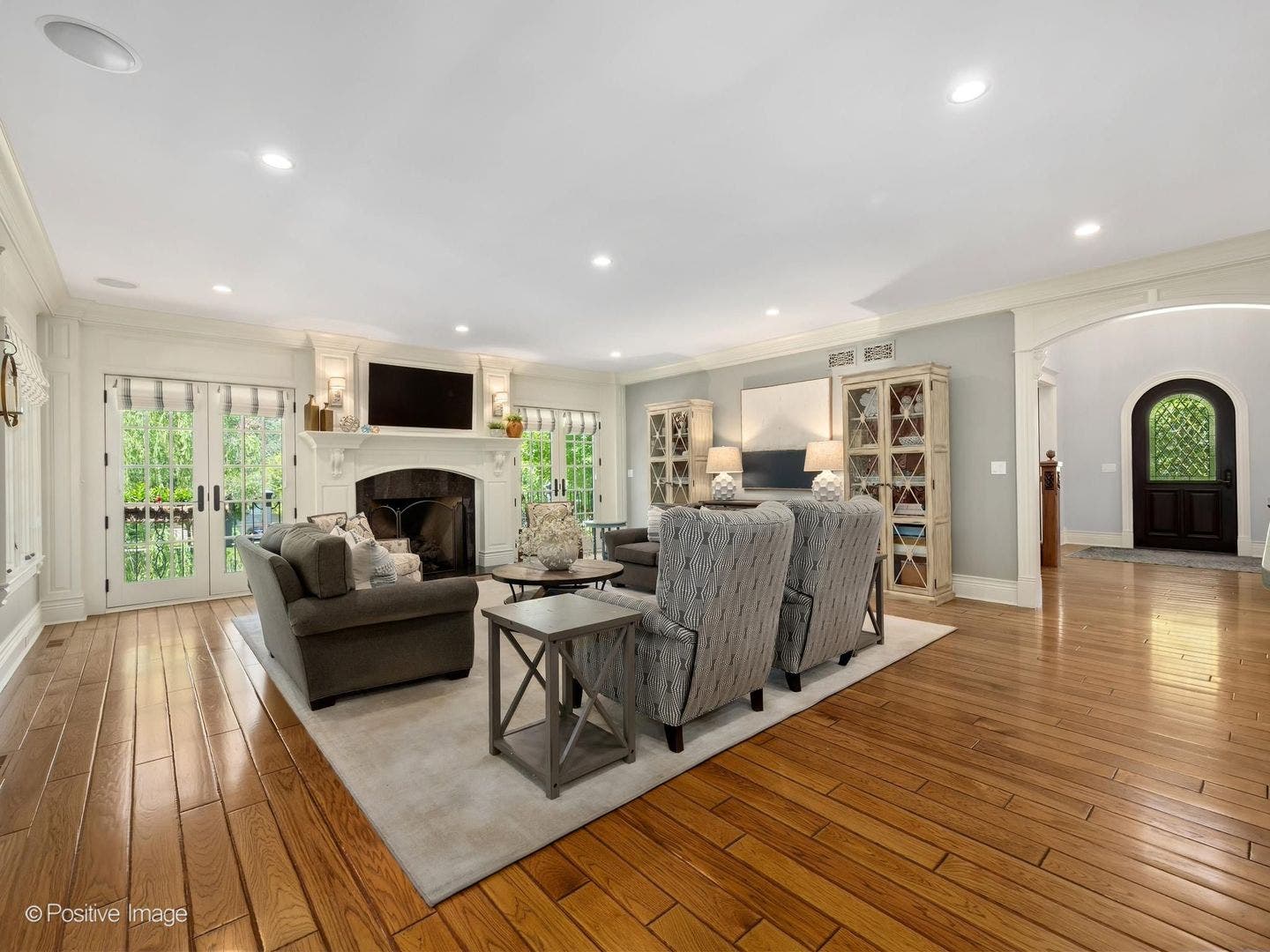 1757 Banchory Court, Downers Grove, IL 60515 Family Room with two French Doors leading to the l