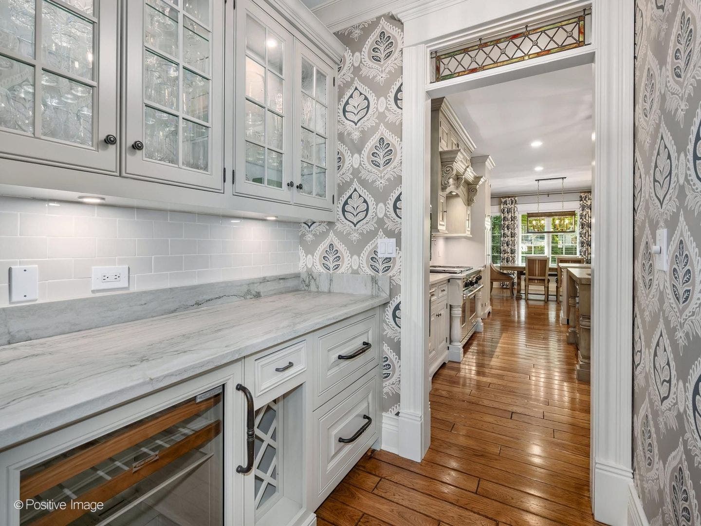 1757 Banchory Court, Downers Grove, IL 60515 Butler Pantry Dry Bar off the Kitchen and Dining r