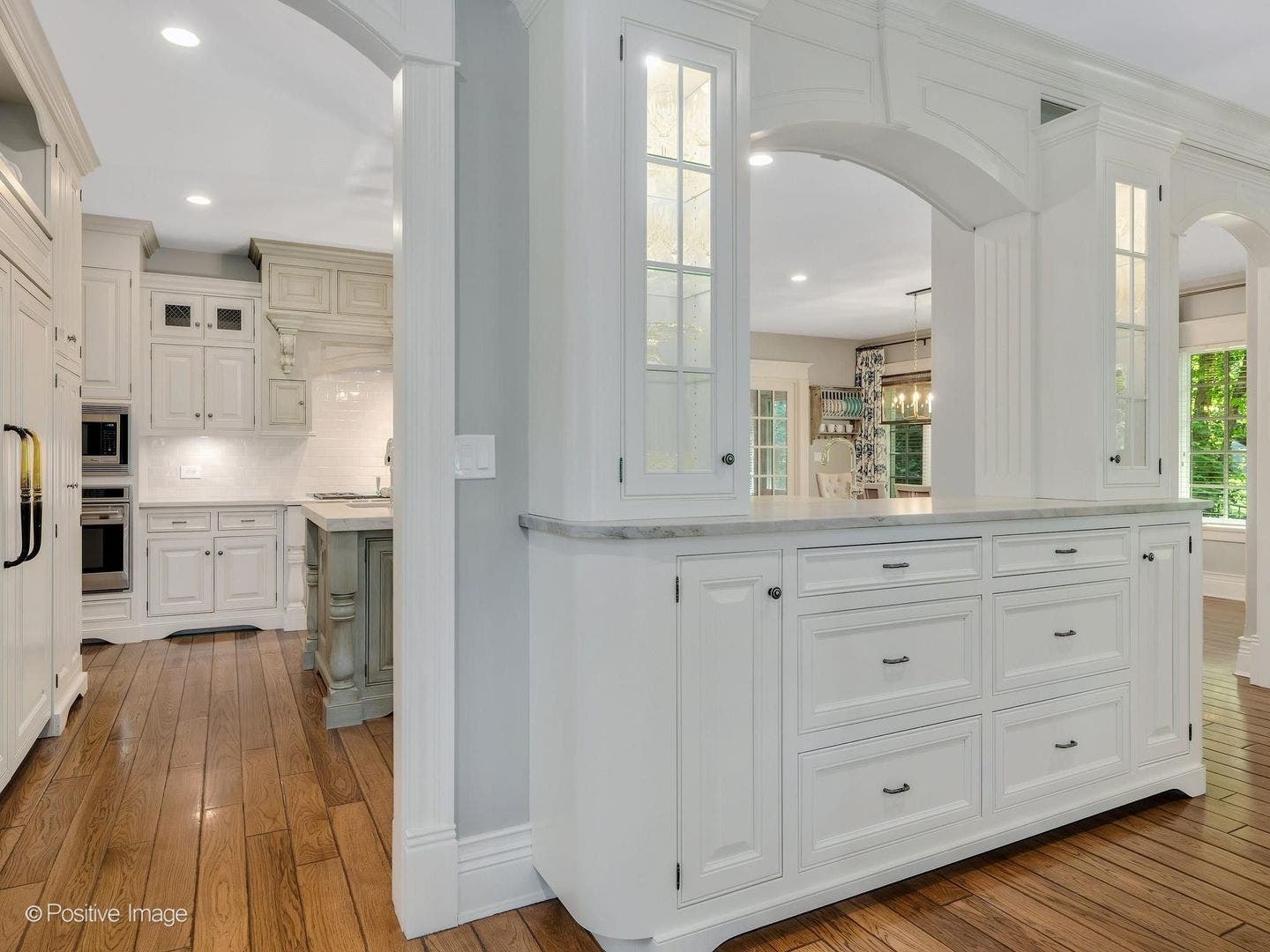 1757 Banchory Court, Downers Grove, IL 60515 Custom Built-ins off the Family Room open to the K