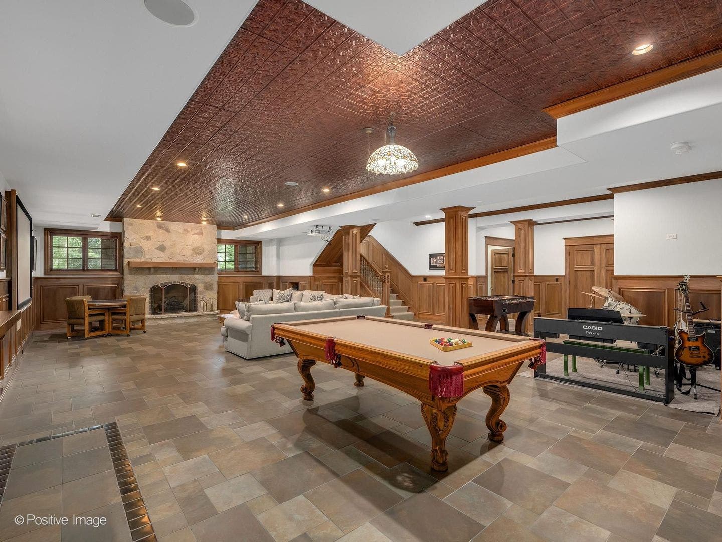 1757 Banchory Court, Downers Grove, IL 60515 Full lookout English basement with high ceilings,
