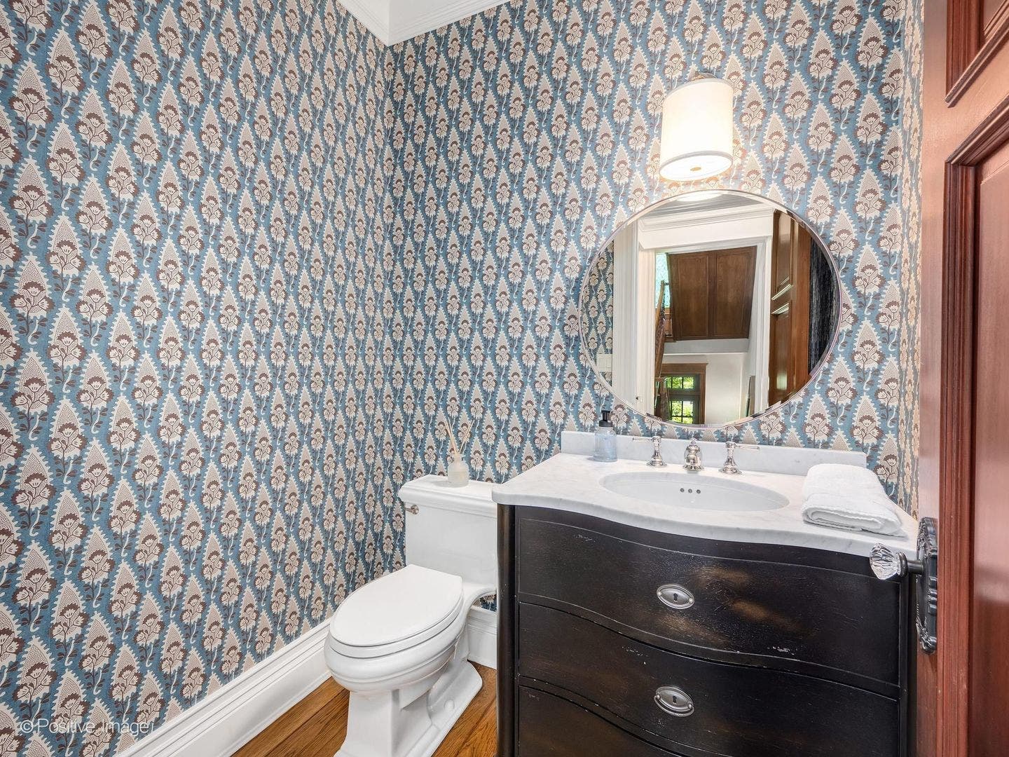 1757 Banchory Court, Downers Grove, IL 60515 First Floor powder bathroom