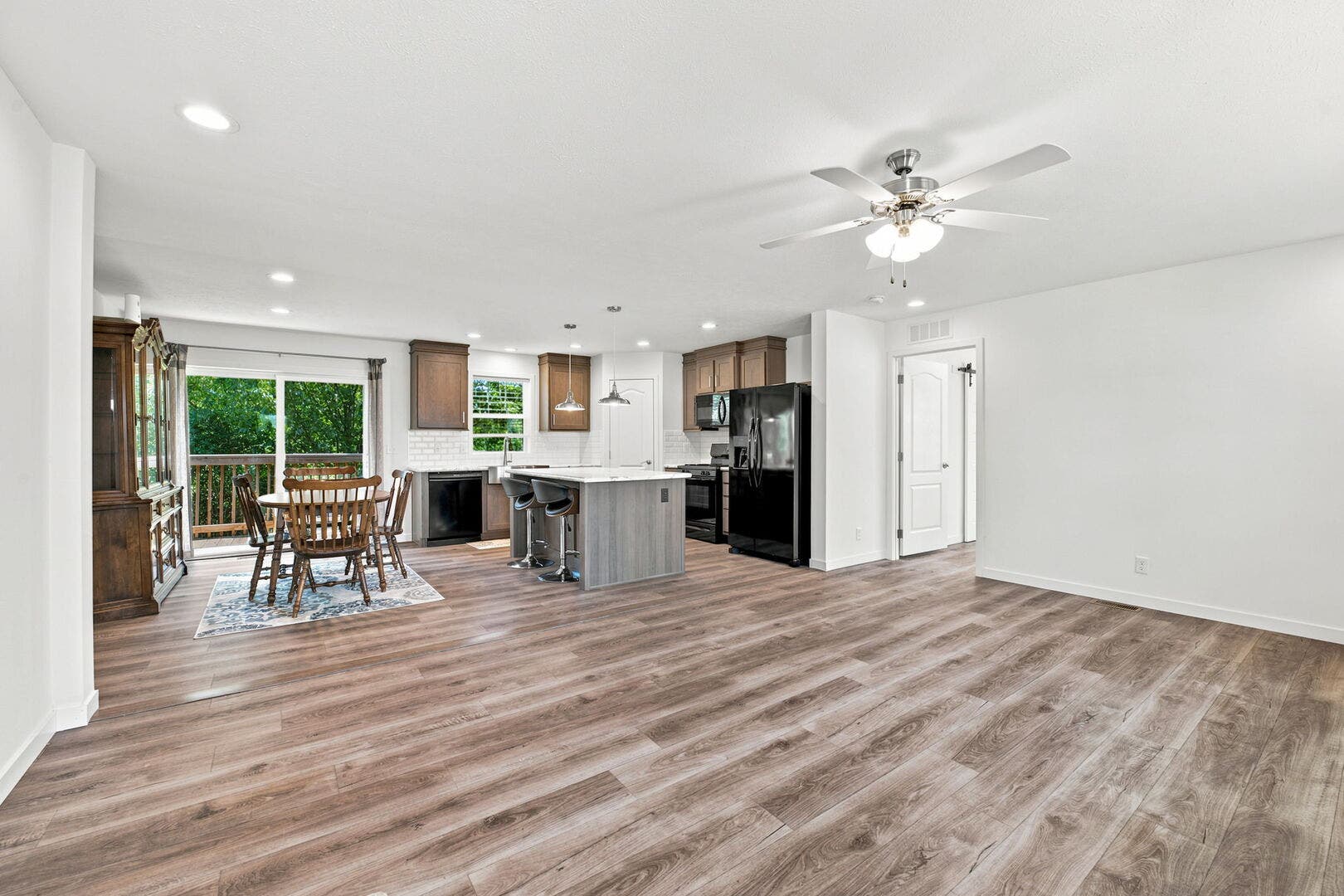 4818 W Pasatiempo Drive, Monee, IL 60449 4818 W Pasatiempo Drive, Monee, IL 60449