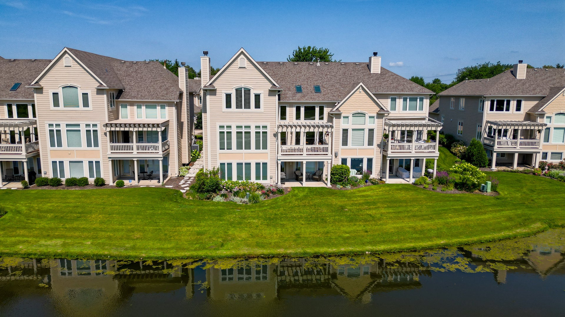 2419 Woodglen Drive, Aurora, IL 60502 2419 Woodglen Drive, Aurora, IL 60502