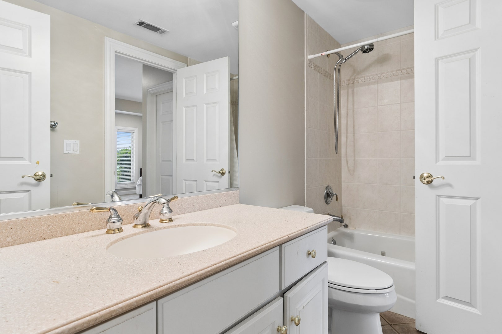 2419 Woodglen Drive, Aurora, IL 60502 2419 Woodglen Drive, Aurora, IL 60502