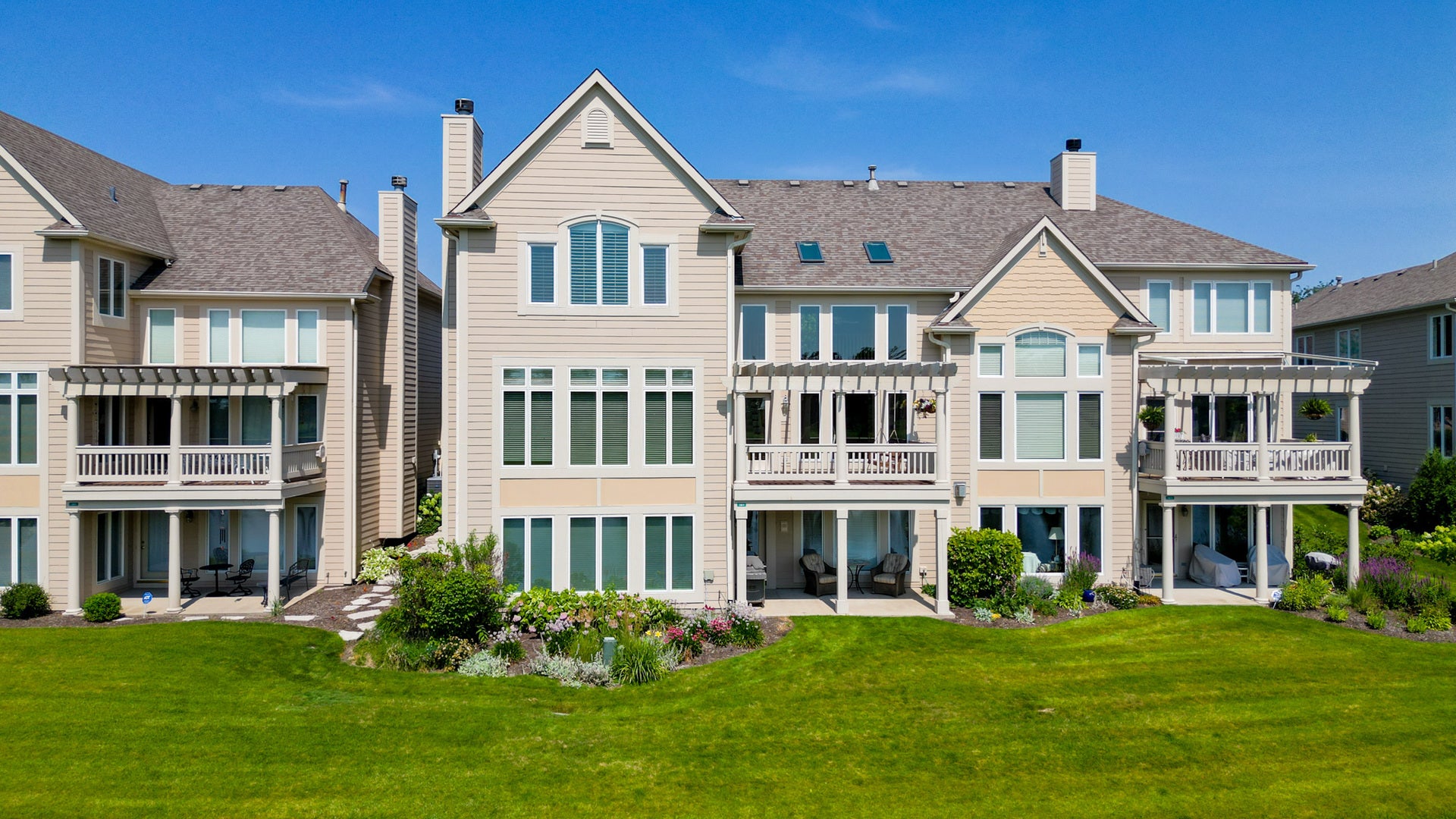2419 Woodglen Drive, Aurora, IL 60502 2419 Woodglen Drive, Aurora, IL 60502