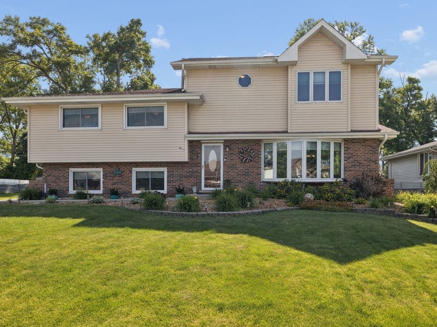 Property photo for 10225 S 86th Court, Palos Hills, IL