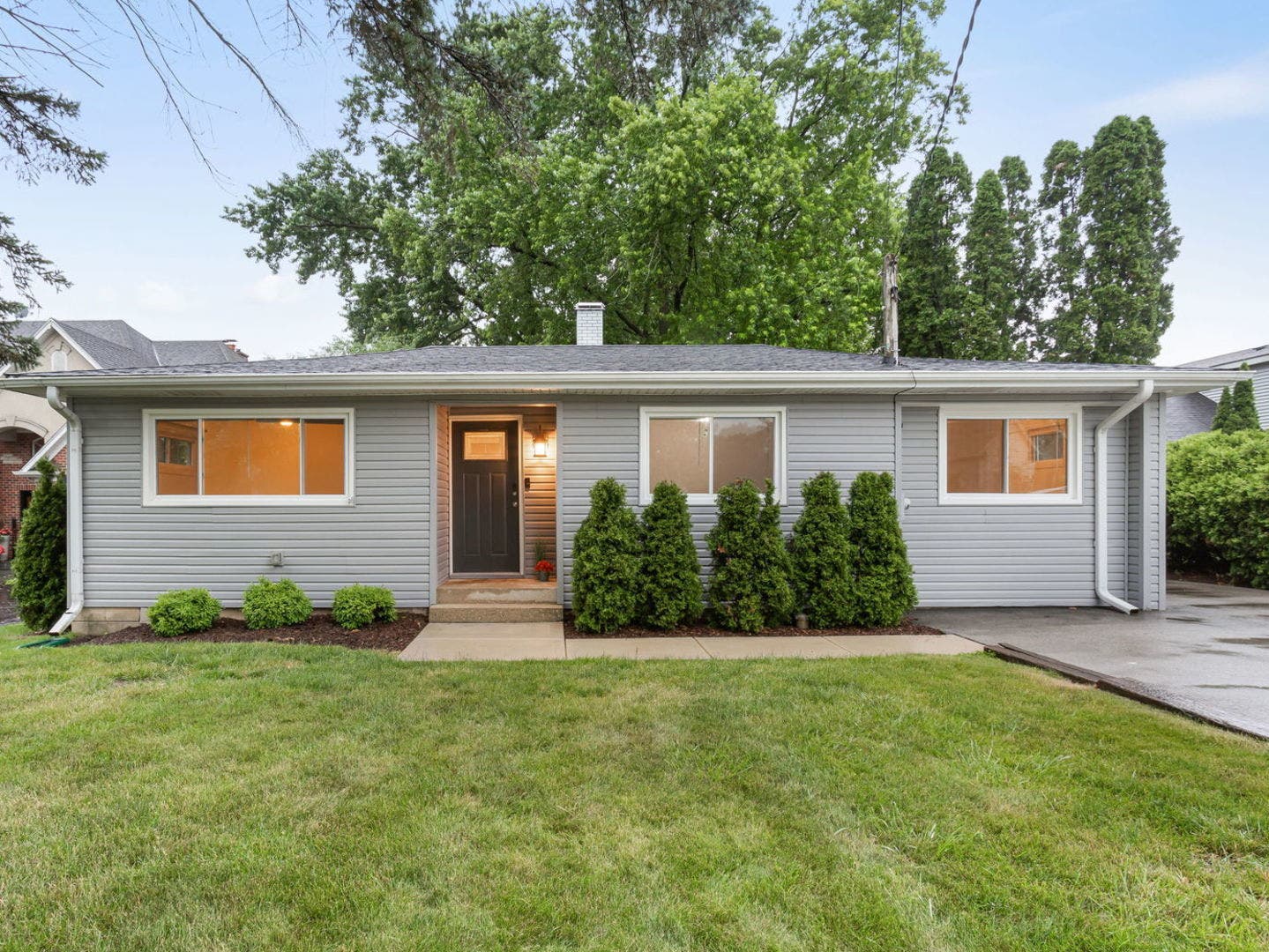 Welcome to 101 60th St. in Downers Grove!