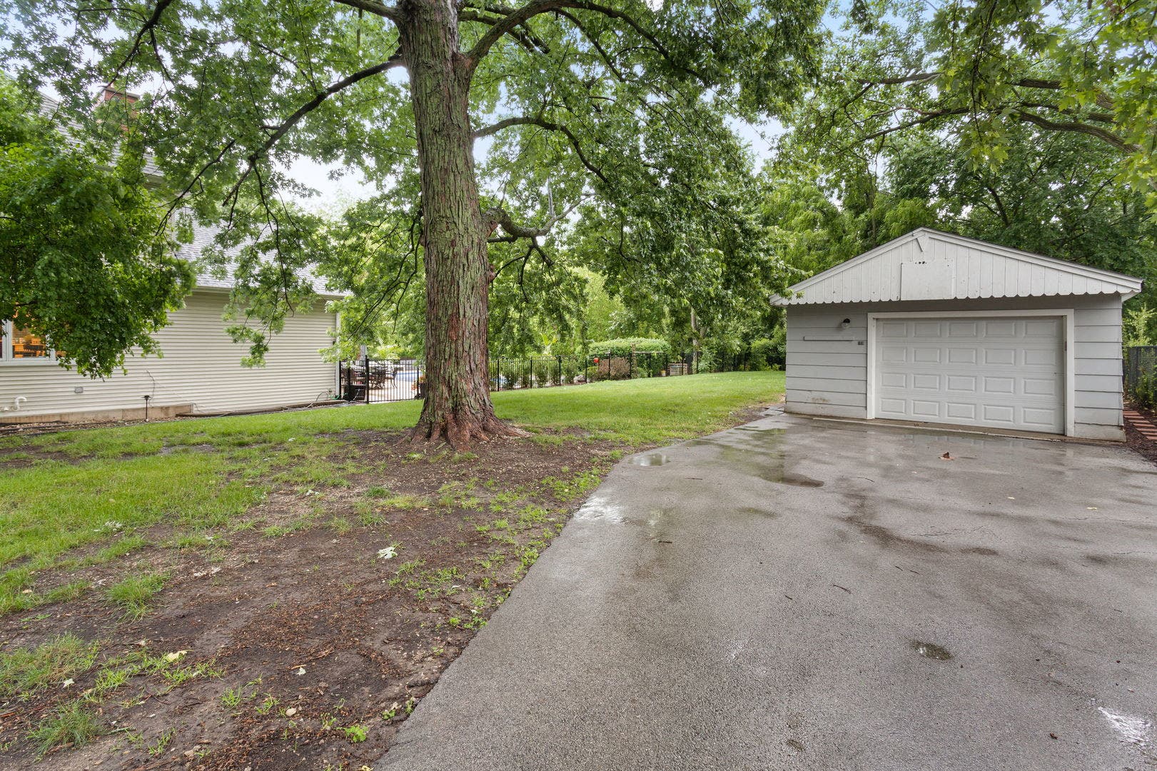 Detached garage