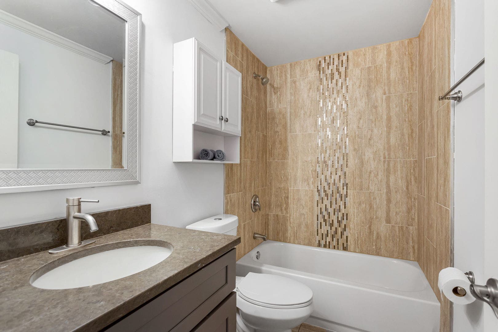 Full hall bath