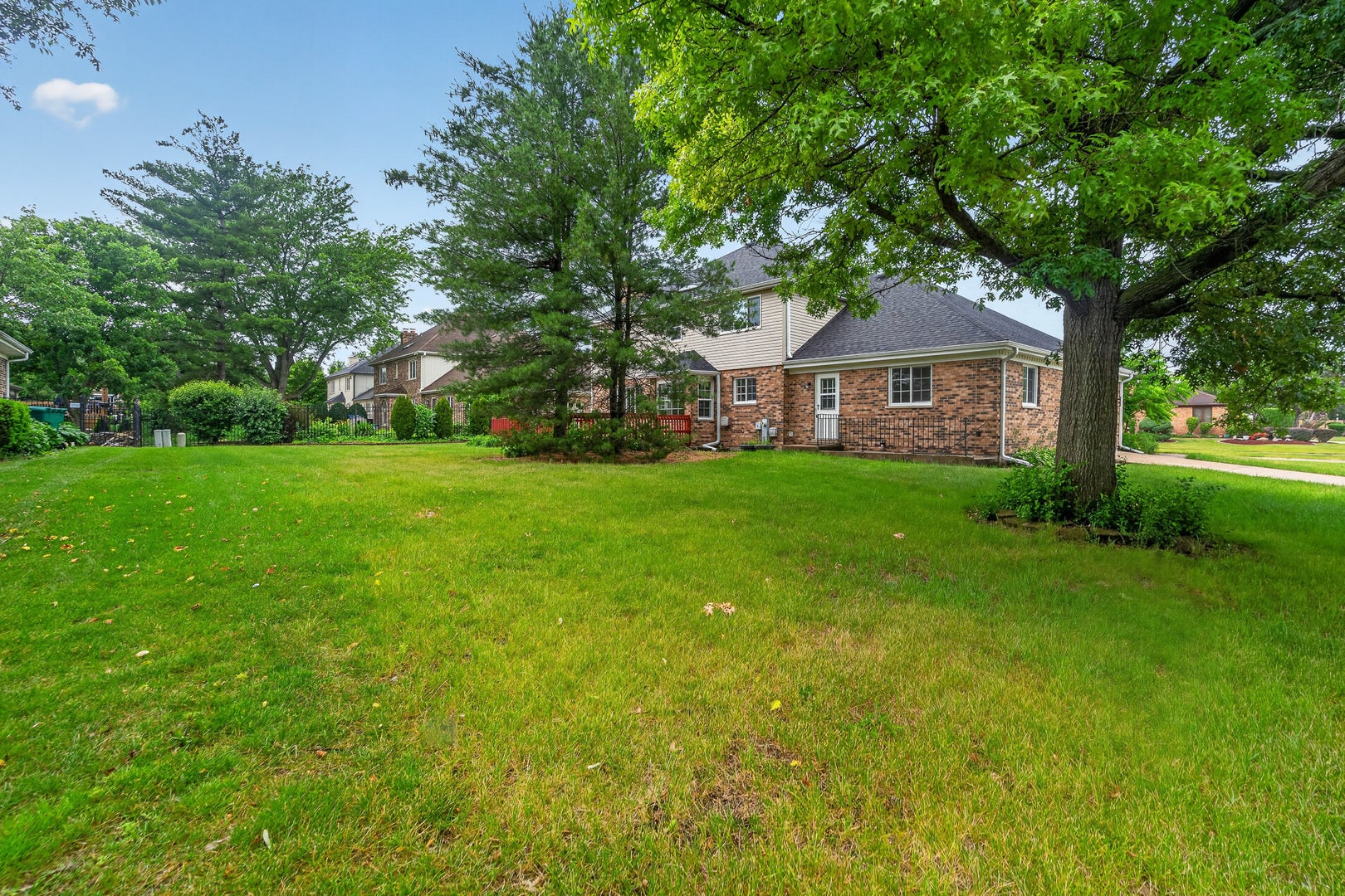 8415 Country Club Lane, Orland Park, IL 60462 8415 Country Club Lane, Orland Park, IL 60462