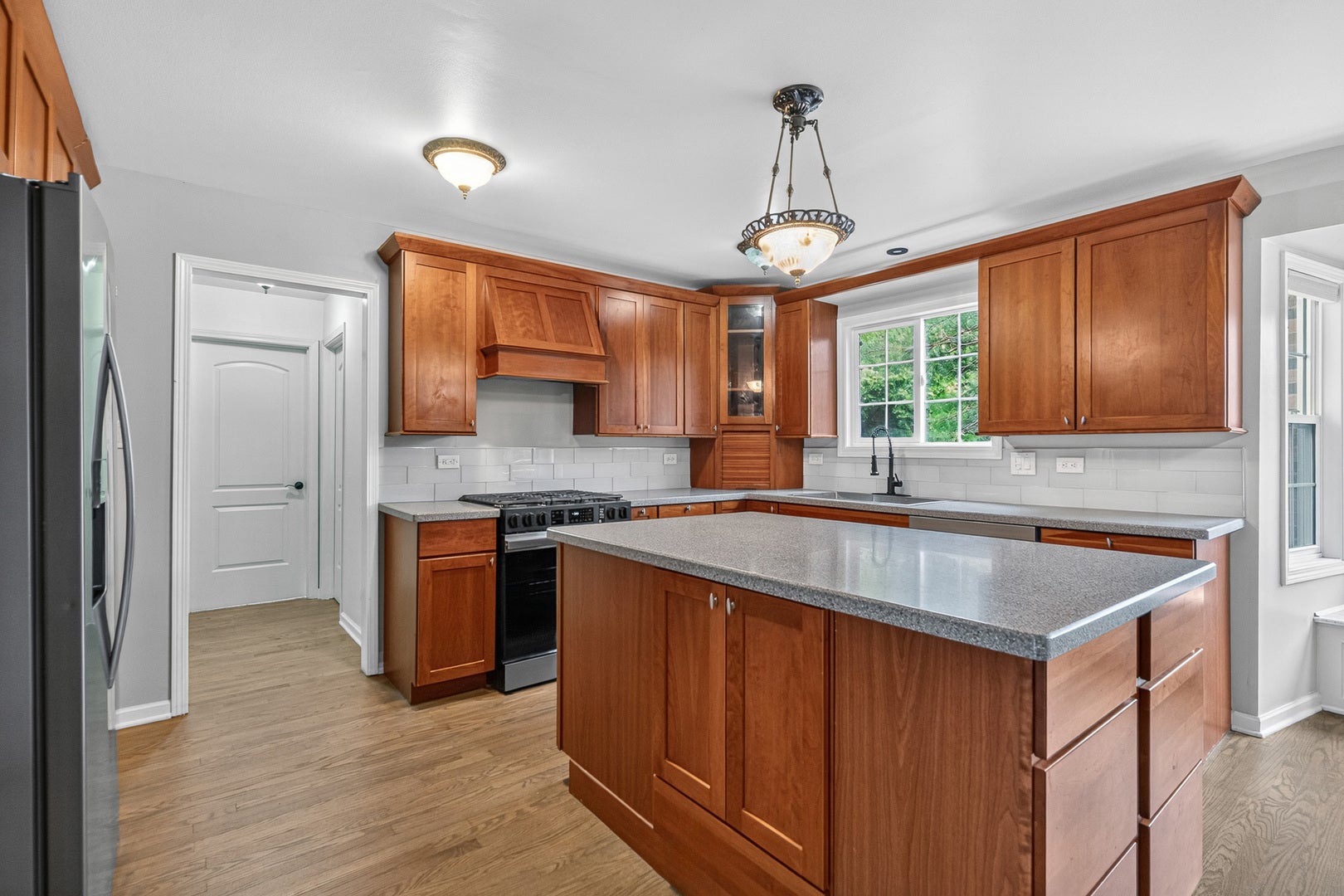 8415 Country Club Lane, Orland Park, IL 60462 8415 Country Club Lane, Orland Park, IL 60462