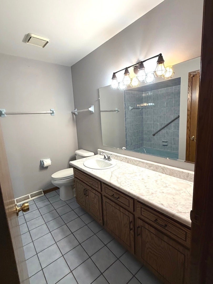 7554 W Willowood Court, Orland Park, IL 60462 7554 W Willowood Court, Orland Park, IL 60462