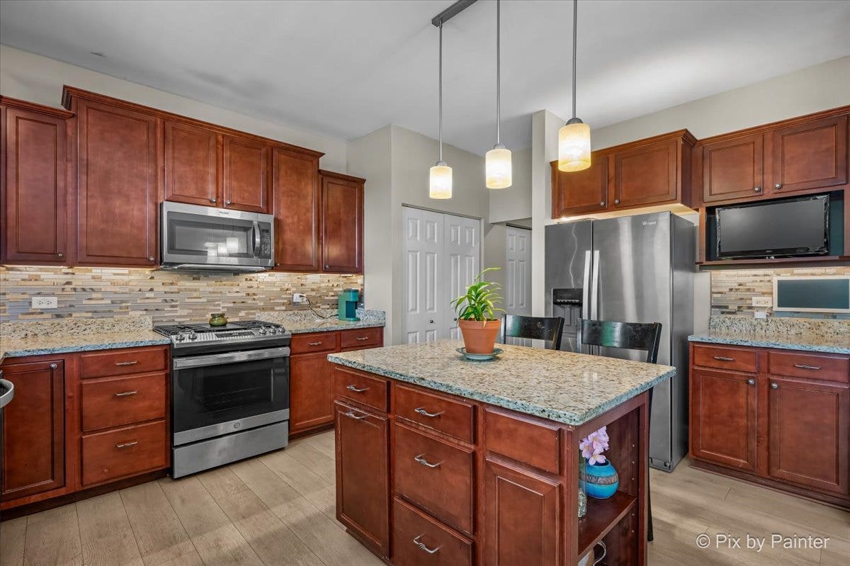 909 Avalon Way, Minooka, IL 60447 909 Avalon Way, Minooka, IL 60447