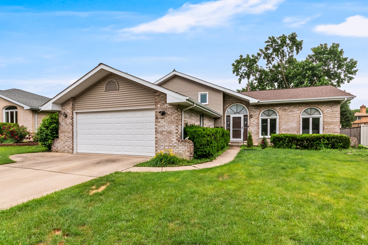 891 Young Street, Lemont, IL 60439 Welcome to 891 Young St, Lemont