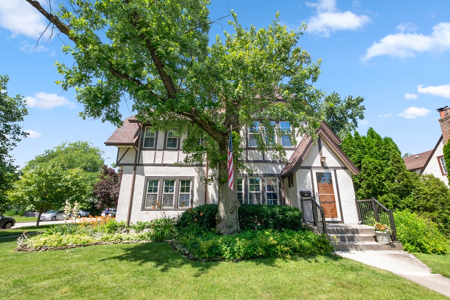Property photo for 1146 Douglas Avenue, Flossmoor, IL