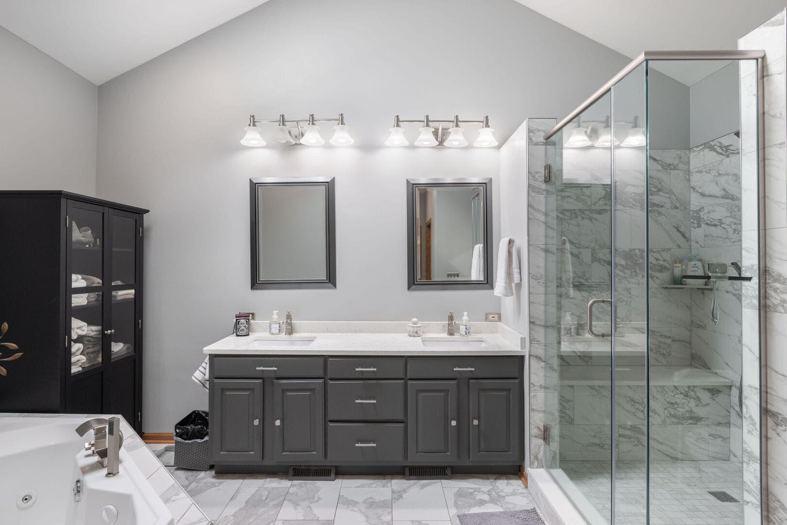 12915 Silver Fox Drive, Lemont, IL 60439 Primary Bath