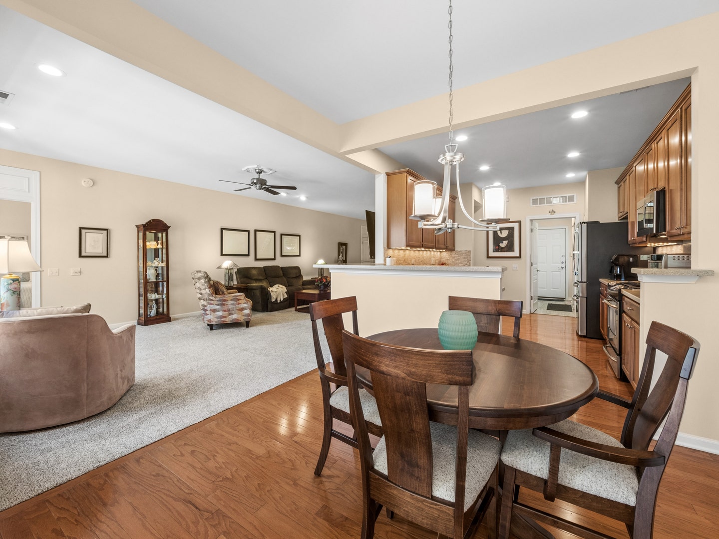 2787 Beacon Point Circle, Elgin, IL 60124 2787 Beacon Point Circle, Elgin, IL 60124