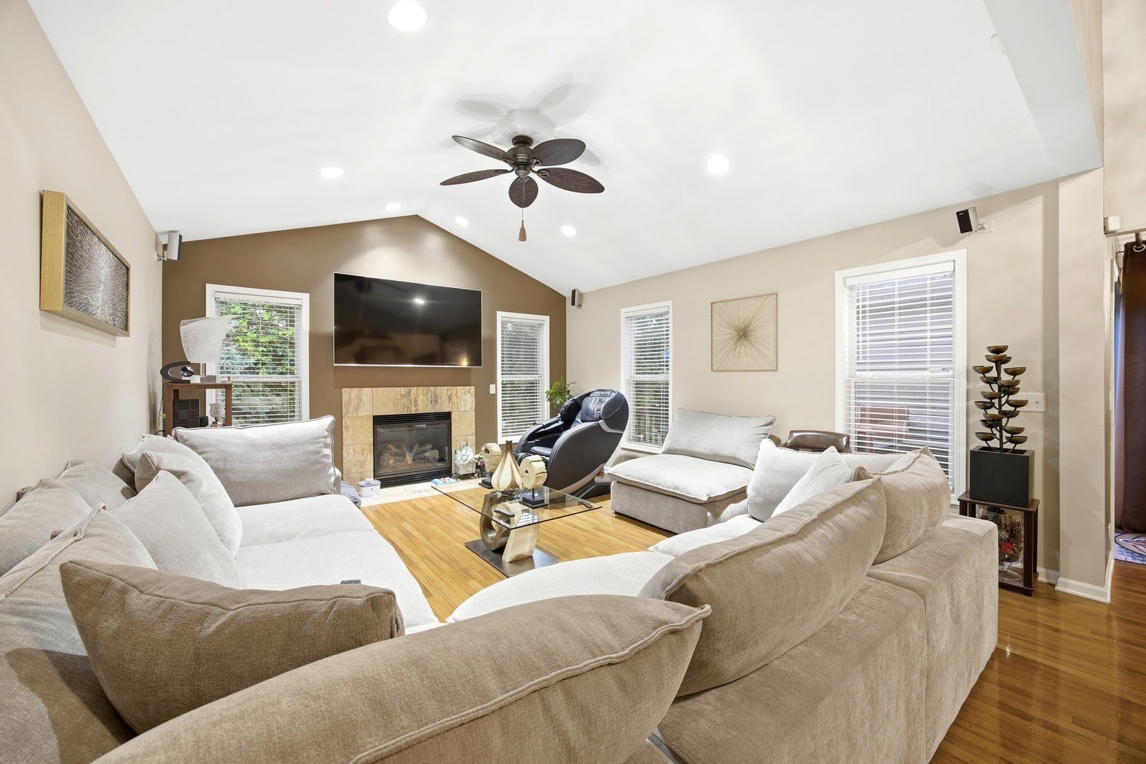 1447 Mackenzie Lane, Elgin, IL 60120 1447 Mackenzie Lane, Elgin, IL 60120