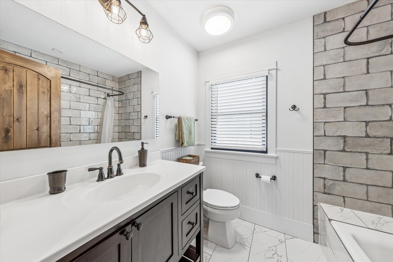 4712 Forest Avenue, Downers Grove, IL 60515 4712 Forest Avenue, Downers Grove, IL 60515