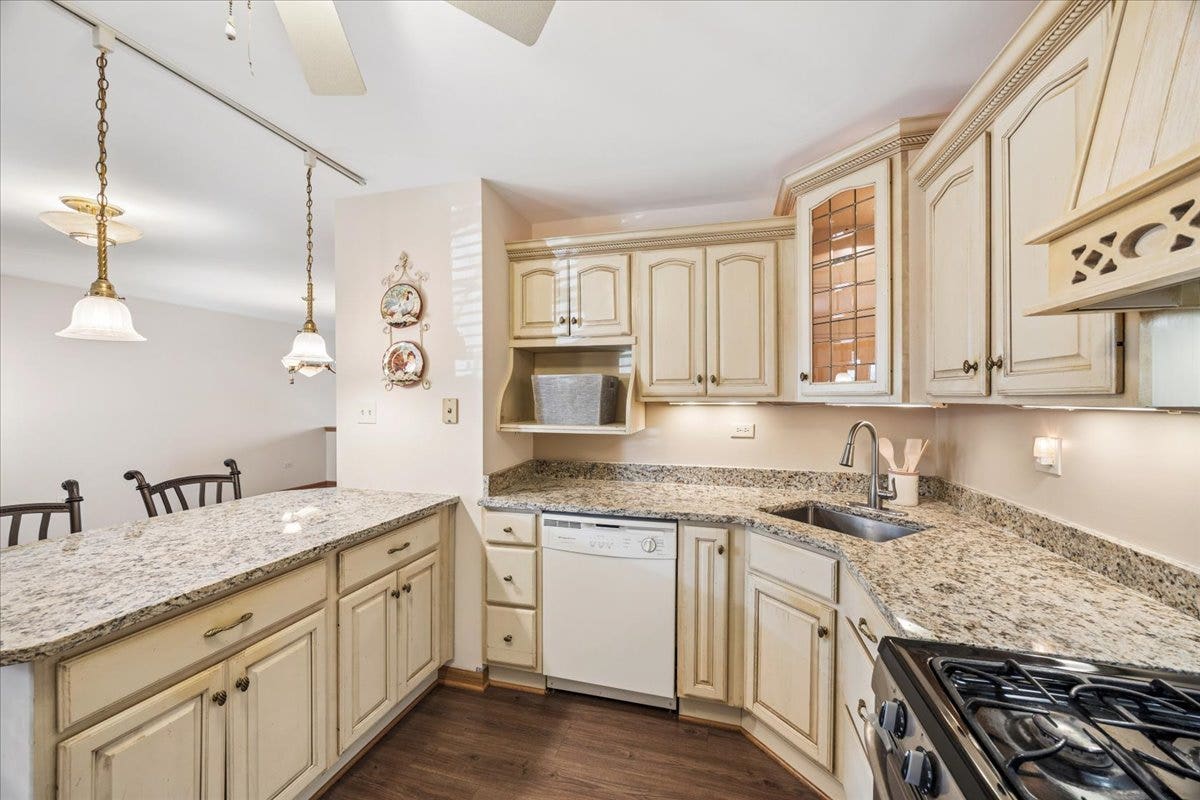 17346 Brook Crossing Court, Orland Park, IL 60467 17346 Brook Crossing Court, Orland Park, IL 60467