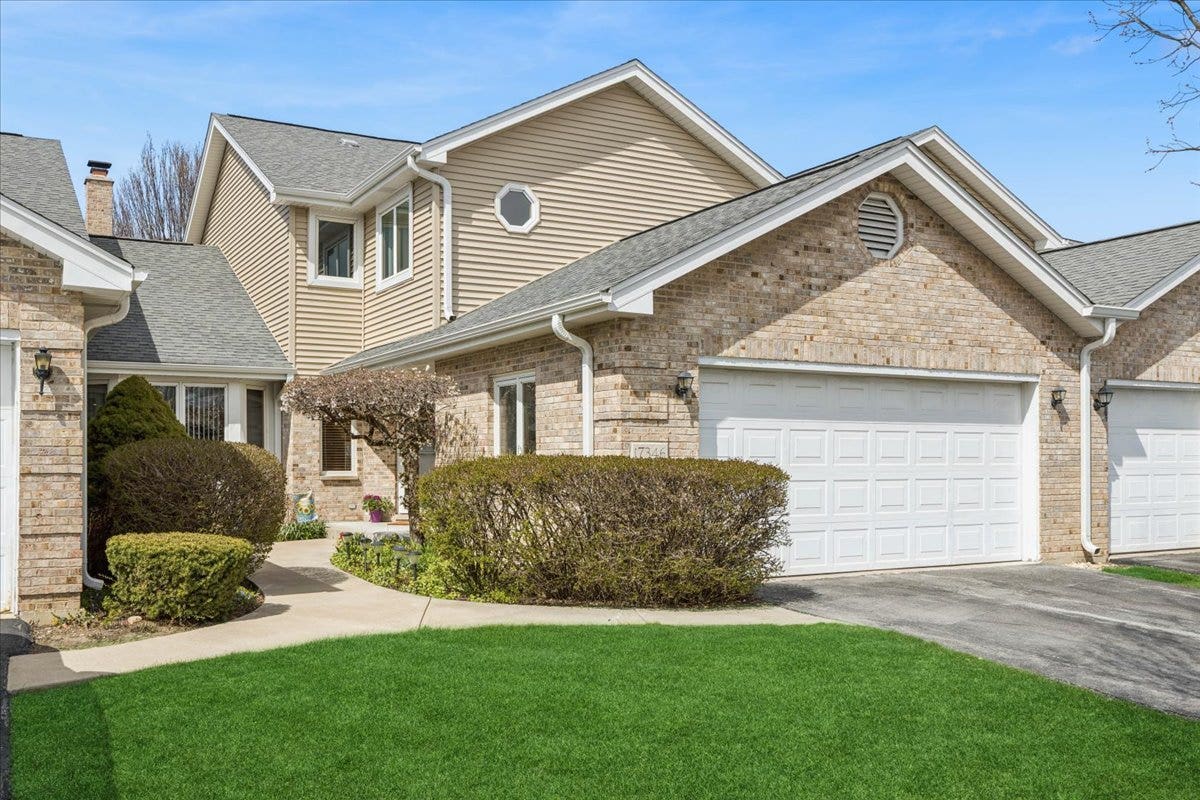 17346 Brook Crossing Court, Orland Park, IL 60467 17346 Brook Crossing Court, Orland Park, IL 60467