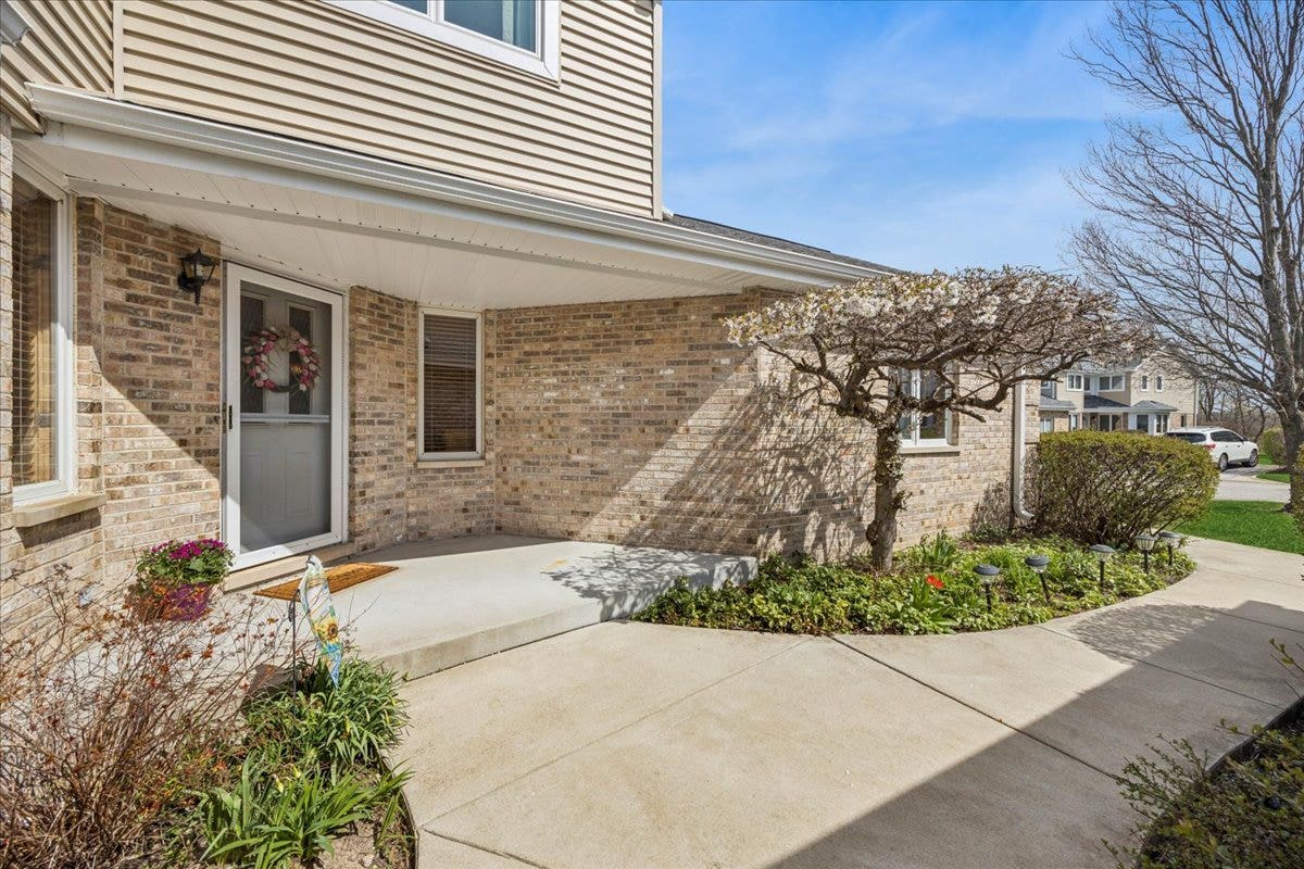 17346 Brook Crossing Court, Orland Park, IL 60467 Front porch and private entrance