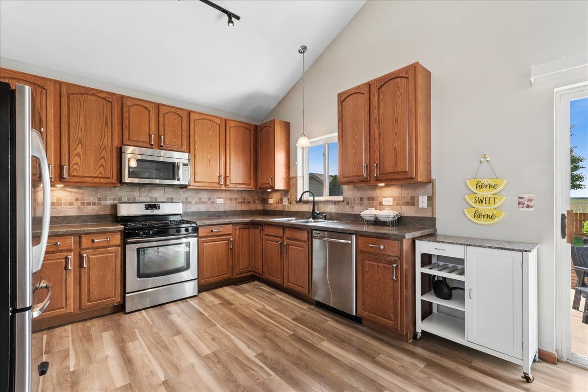 5906 Winterhaven Drive, Joliet, IL 60431 5906 Winterhaven Drive, Joliet, IL 60431