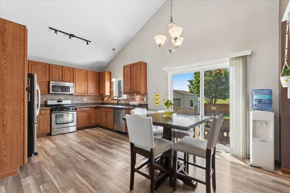 5906 Winterhaven Drive, Joliet, IL 60431 5906 Winterhaven Drive, Joliet, IL 60431