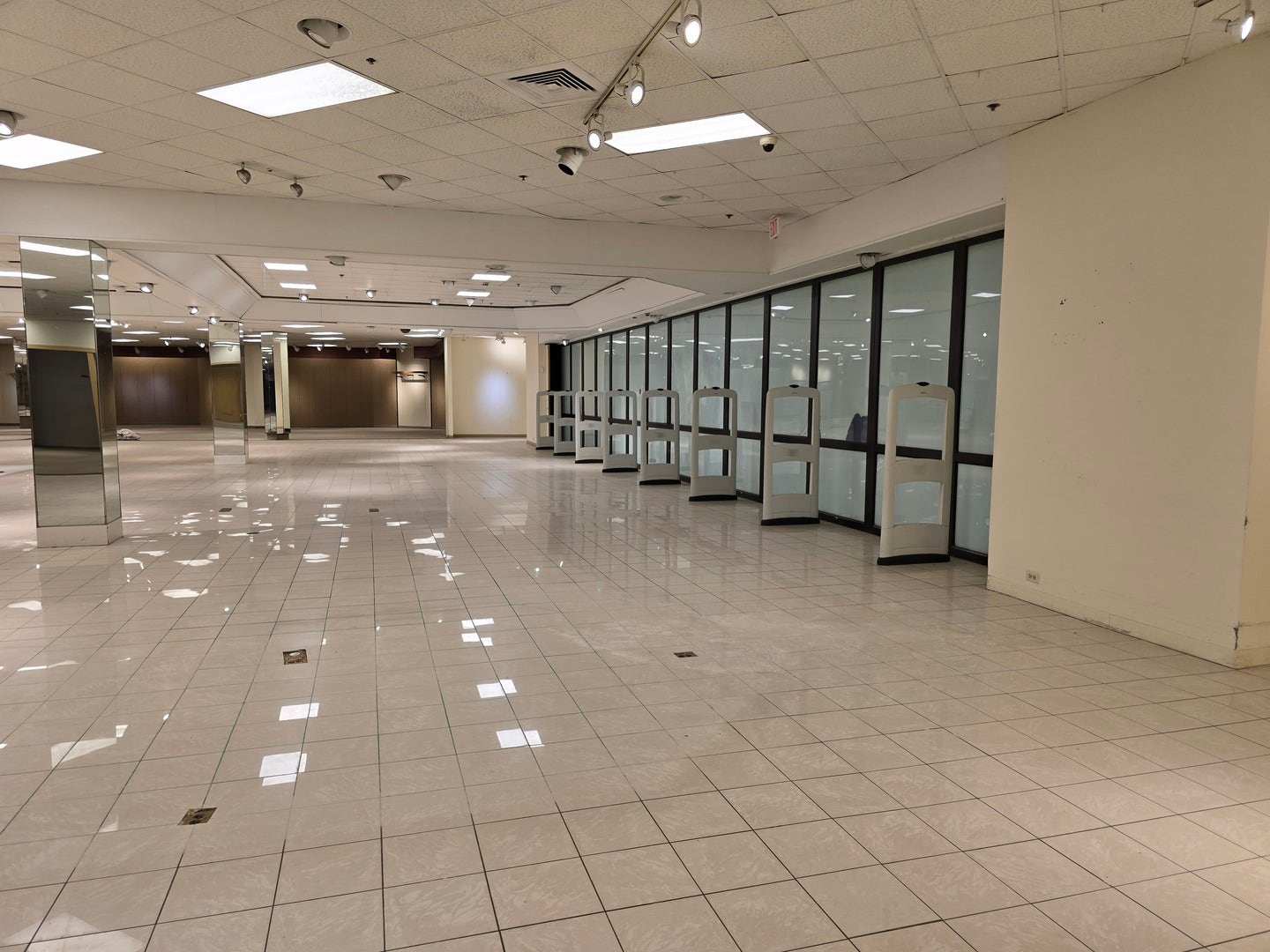 3340 Mall Loop Drive, Joliet, IL 60433 3340 Mall Loop Drive, Joliet, IL 60433