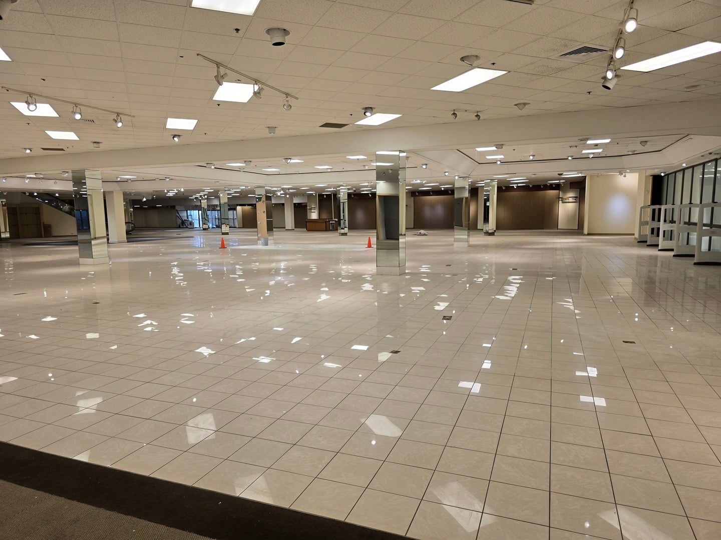 3340 Mall Loop Drive, Joliet, IL 60433 3340 Mall Loop Drive, Joliet, IL 60433