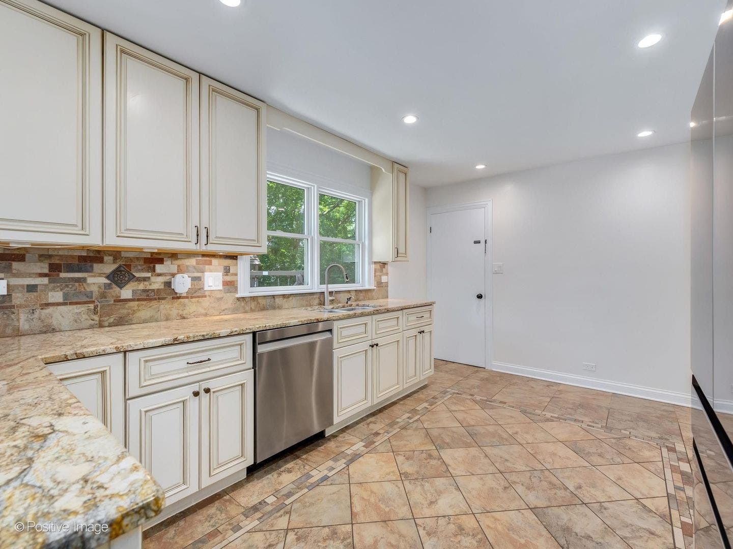 3913 Forest Avenue, Downers Grove, IL 60515