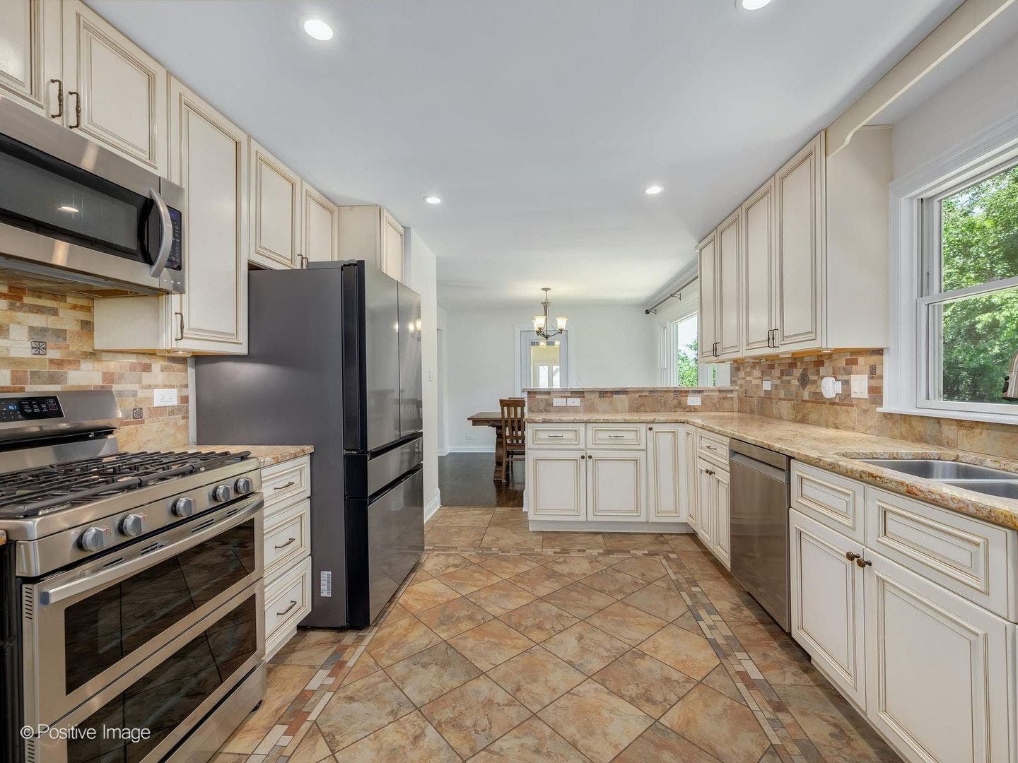 3913 Forest Avenue, Downers Grove, IL 60515