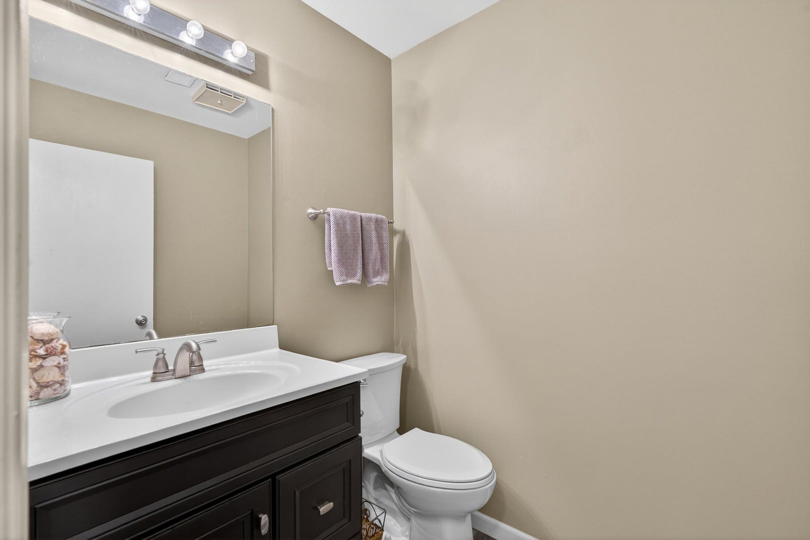 433 N Ashbury Avenue, Bolingbrook, IL 60440