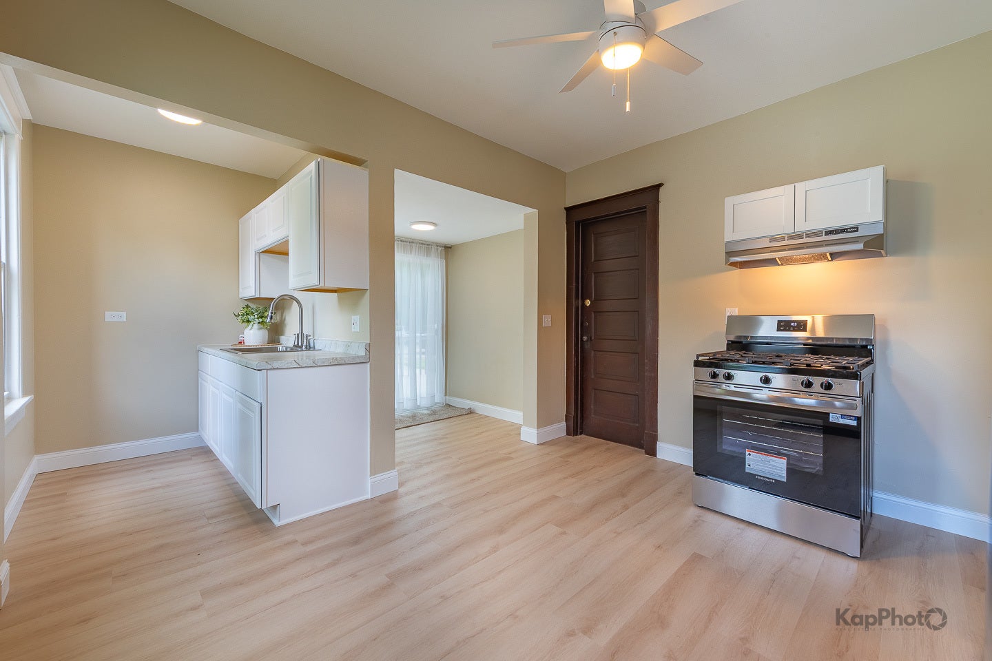 1307 E Cass Street, Joliet, IL 60432 1307 E Cass Street, Joliet, IL 60432