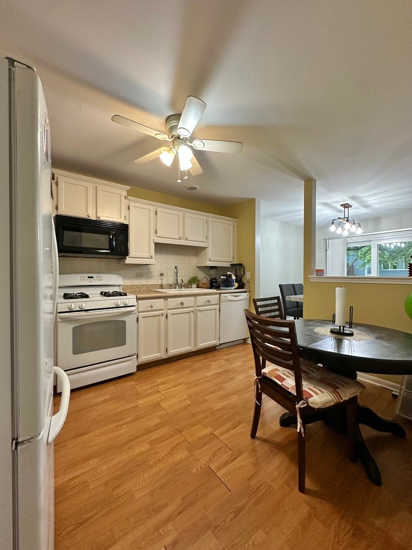 1346 Brunswick Court, Elgin, IL 60120 1346 Brunswick Court, Elgin, IL 60120