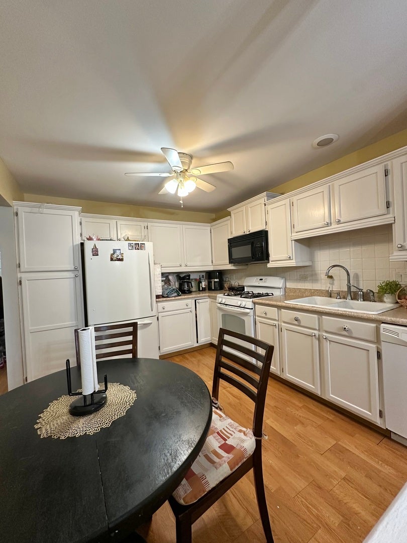 1346 Brunswick Court, Elgin, IL 60120 1346 Brunswick Court, Elgin, IL 60120