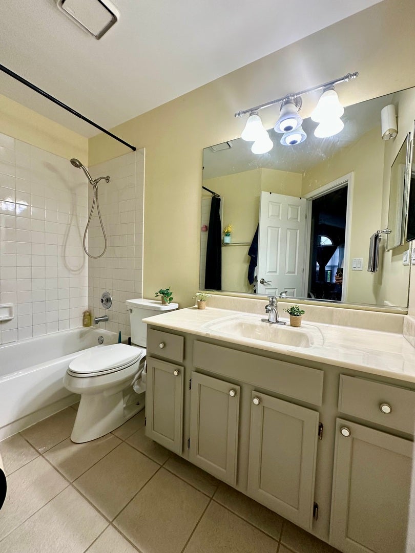 1346 Brunswick Court, Elgin, IL 60120 1346 Brunswick Court, Elgin, IL 60120