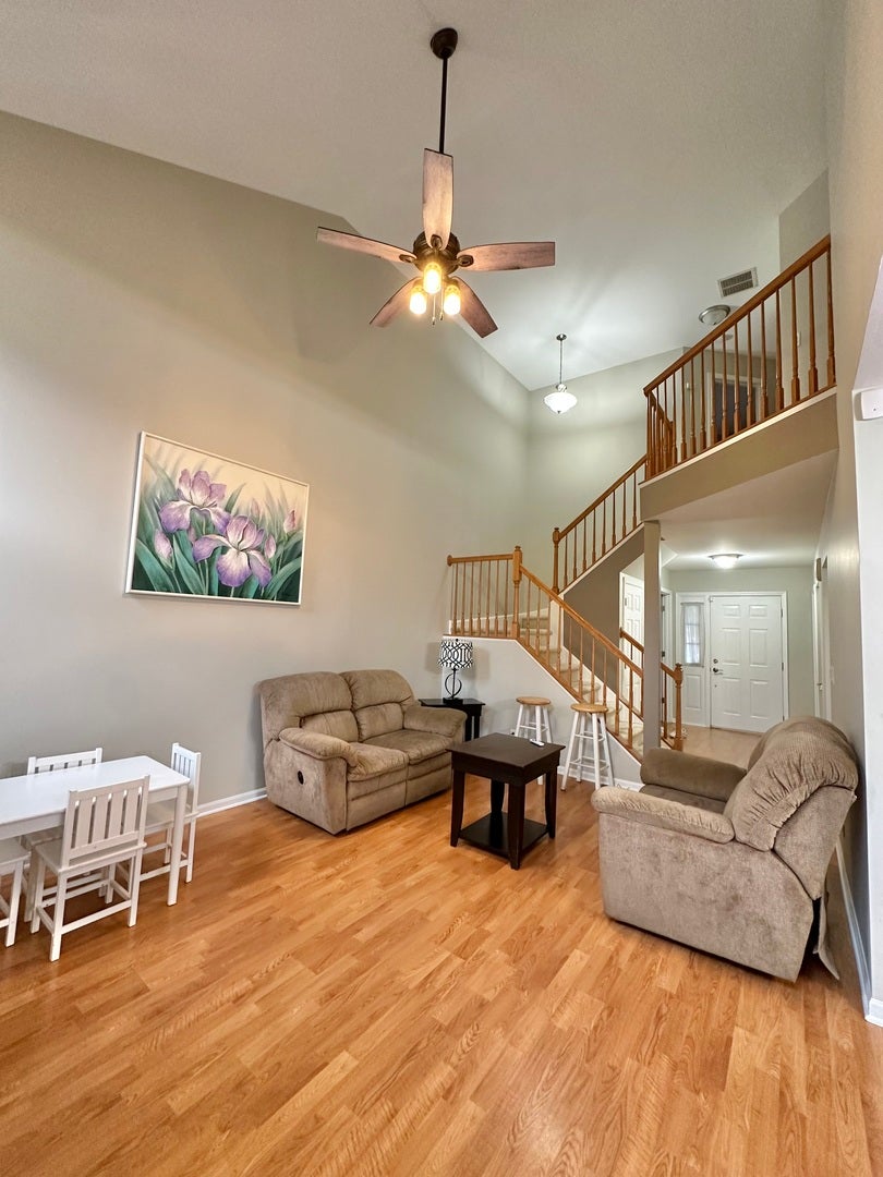 1346 Brunswick Court, Elgin, IL 60120 1346 Brunswick Court, Elgin, IL 60120