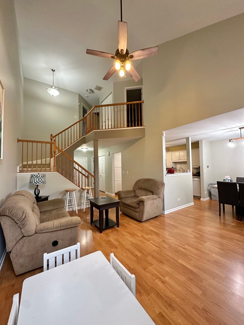 1346 Brunswick Court, Elgin, IL 60120 1346 Brunswick Court, Elgin, IL 60120