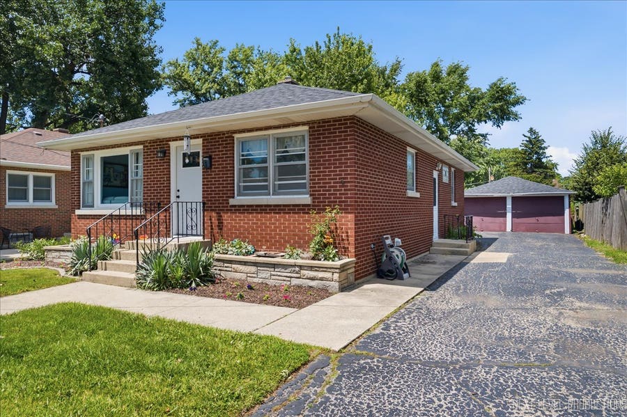 Property photo for 9 Ridge Road, Lemont, IL