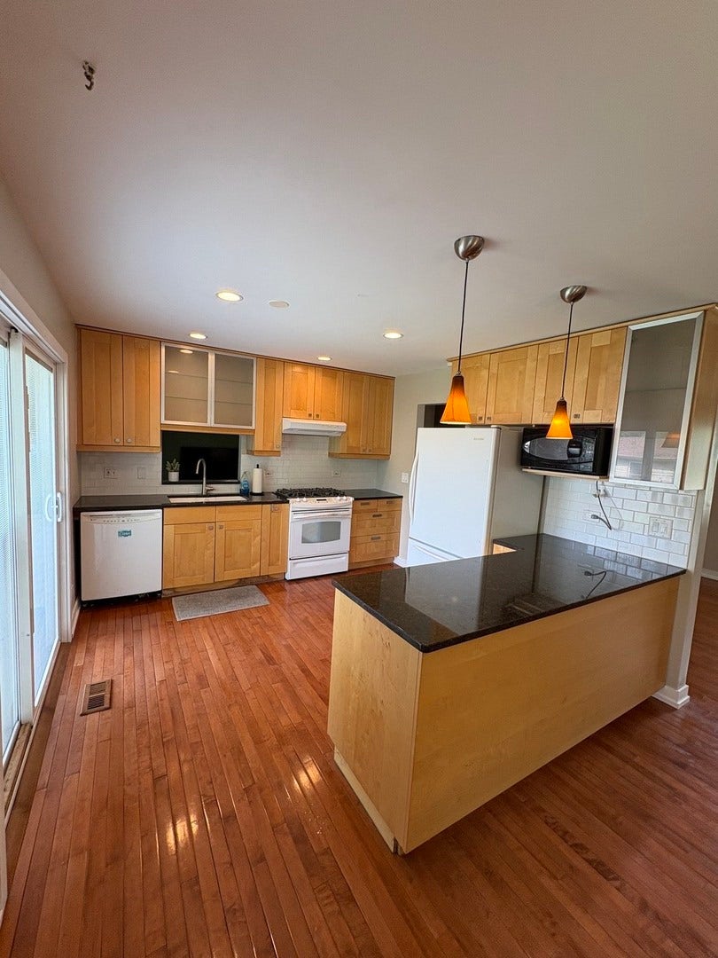 237 Aspen Drive, Bolingbrook, IL 60440 237 Aspen Drive, Bolingbrook, IL 60440