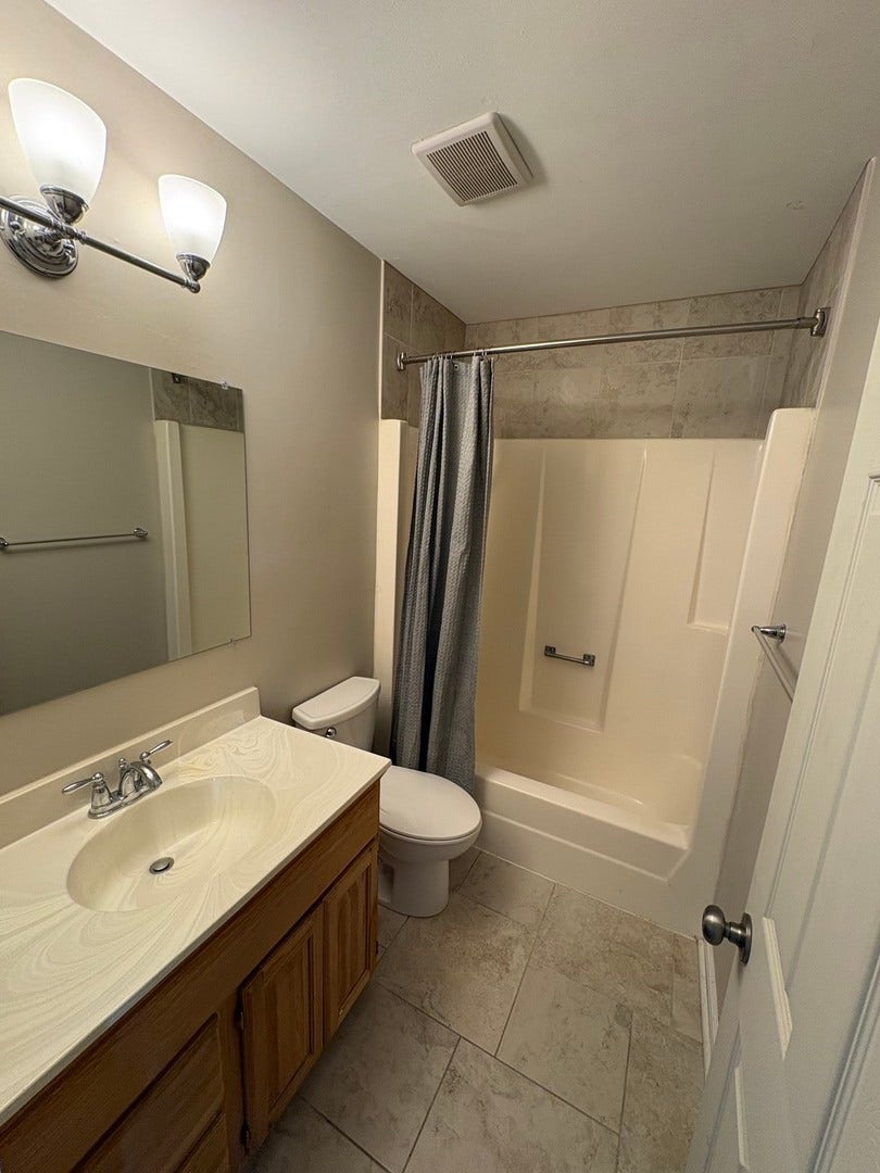 237 Aspen Drive, Bolingbrook, IL 60440 237 Aspen Drive, Bolingbrook, IL 60440