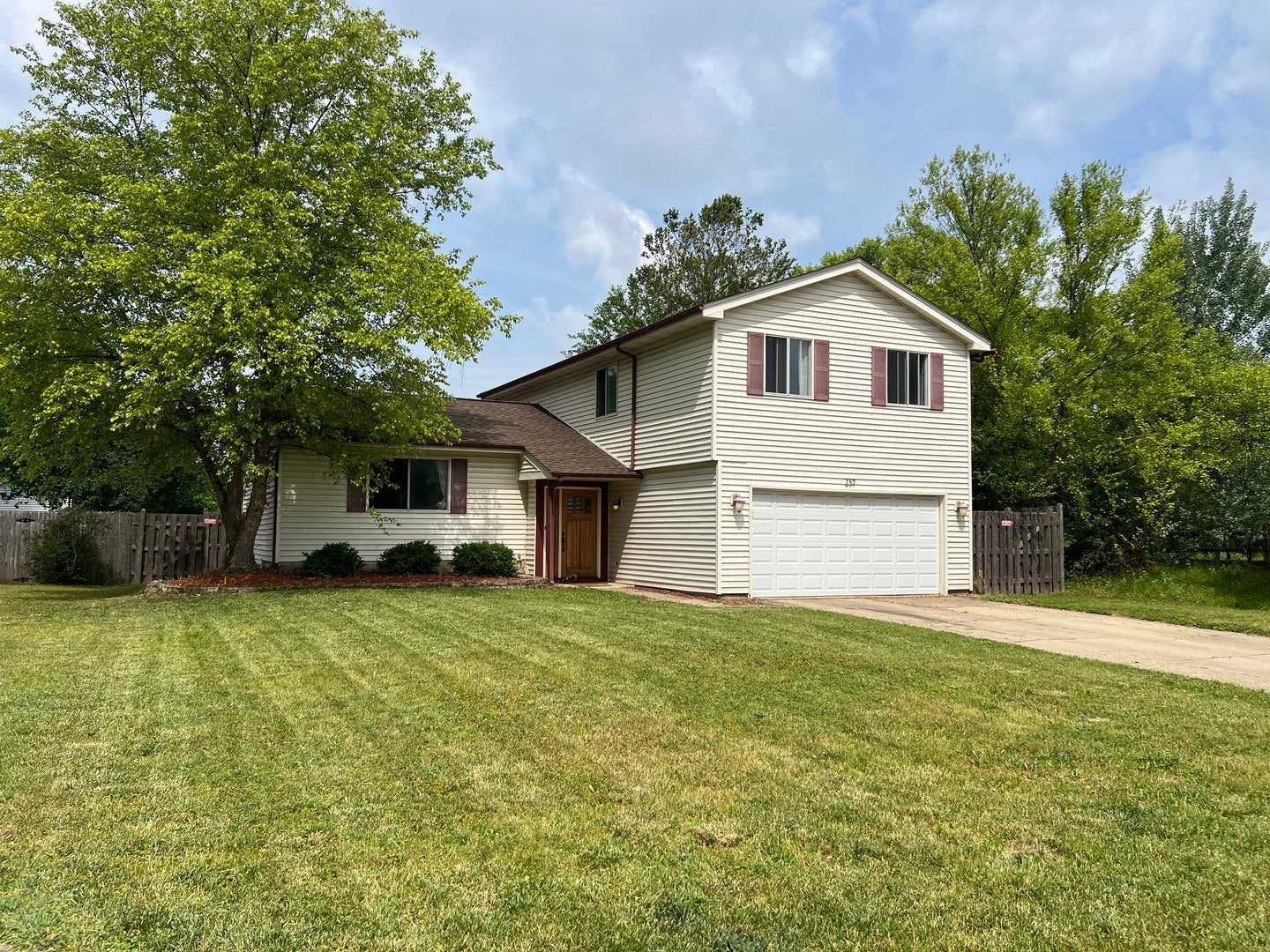 237 Aspen Drive, Bolingbrook, IL 60440 237 Aspen Drive, Bolingbrook, IL 60440