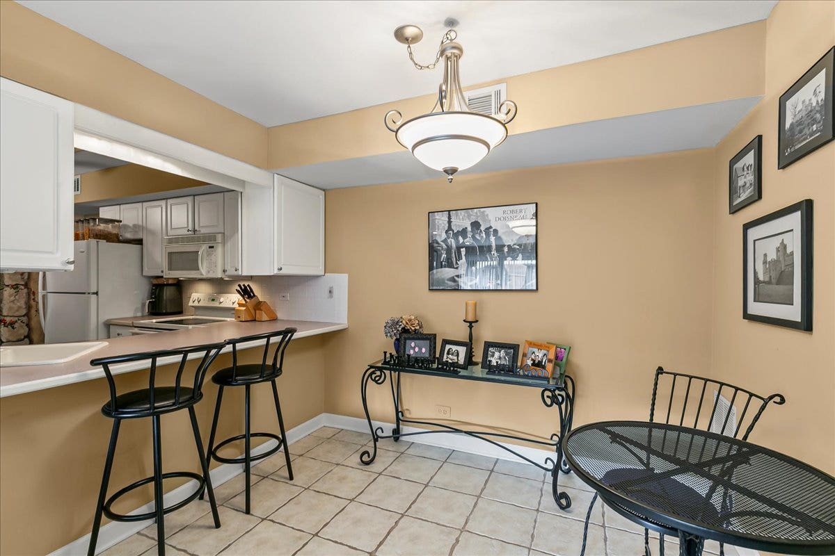 7509 W 175 Street, #232, Tinley Park, IL 60477 7509 W 175 Street, #232, Tinley Park, IL 60477