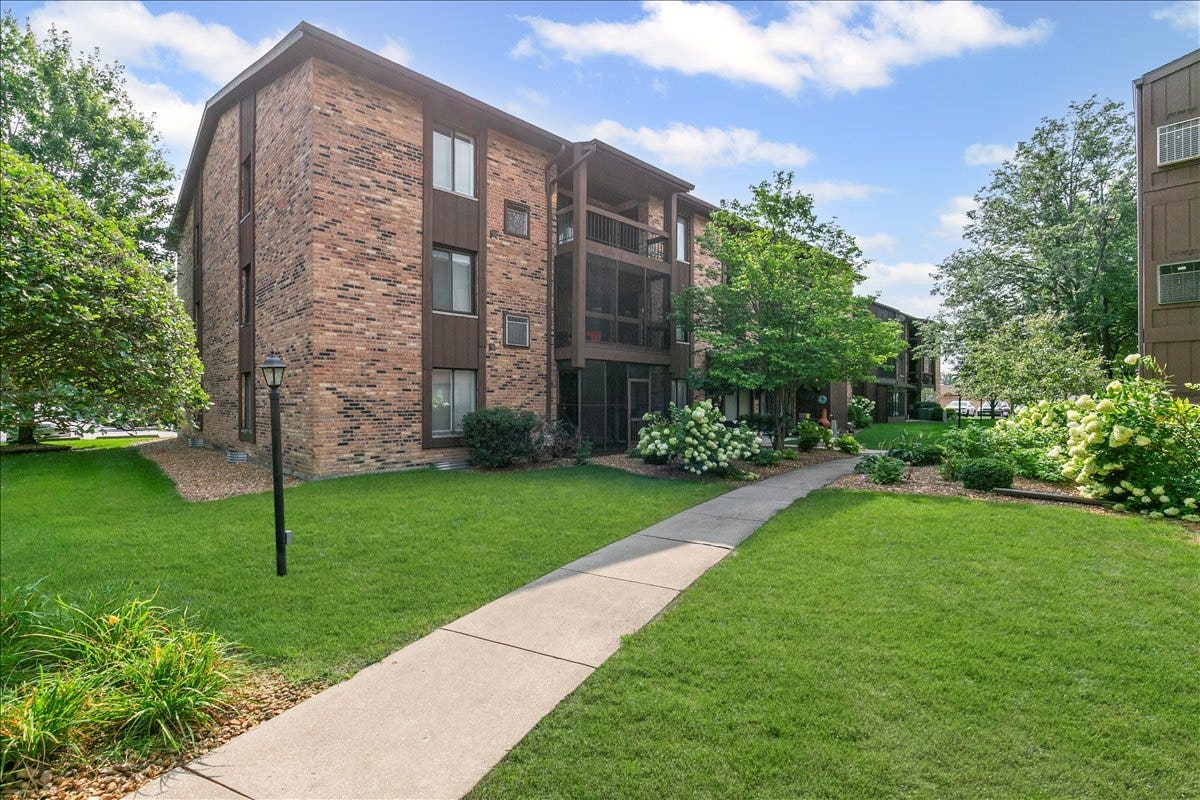 7509 W 175 Street, #232, Tinley Park, IL 60477 7509 W 175 Street, #232, Tinley Park, IL 60477