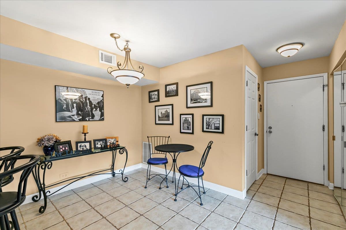 7509 W 175 Street, #232, Tinley Park, IL 60477 7509 W 175 Street, #232, Tinley Park, IL 60477