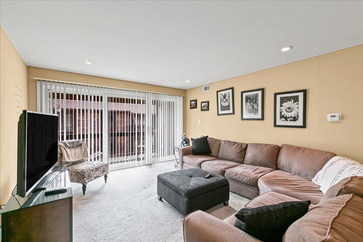 7509 W 175 Street, #232, Tinley Park, IL 60477 7509 W 175 Street, #232, Tinley Park, IL 60477