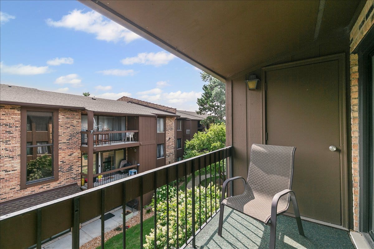 7509 W 175 Street, #232, Tinley Park, IL 60477 7509 W 175 Street, #232, Tinley Park, IL 60477