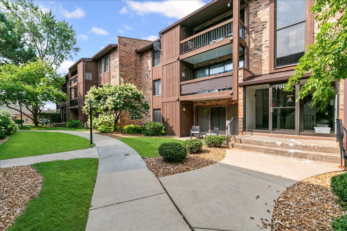 7509 W 175 Street, #232, Tinley Park, IL 60477 7509 W 175 Street, #232, Tinley Park, IL 60477
